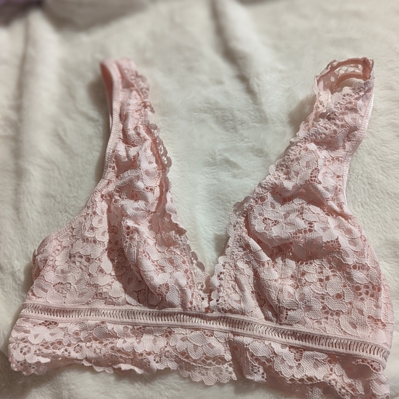 Victoria's Secret Pink Lace V-Neck Medium Bralette - Picture 1 of 2